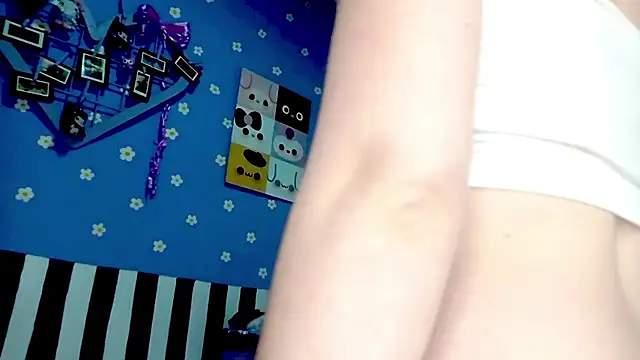 Snapshot of PetiteIvoryQueen19 chatting on 1, 6, 2026 PetiteIvoryQueen19 online show from 1, 6, 2026