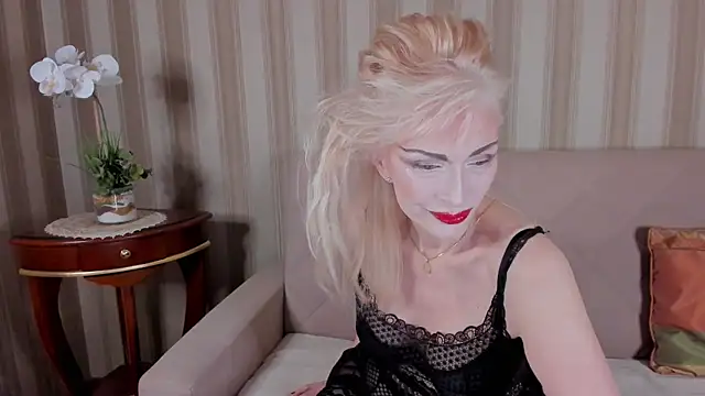 Snapshot of Rita_Farel chatting on 3, 11, 2025 Rita Farel online show from 3, 11, 2025