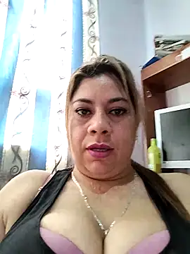 Snapshot of Laura-Hernandez chatting on 17, 9, 2025 Laura-Hernandez online show from 17, 9, 2025