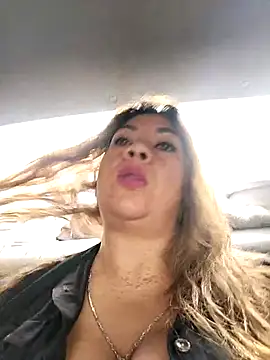 Snapshot of Laura-Hernandez chatting on 22, 9, 2025 Laura-Hernandez online show from 22, 9, 2025