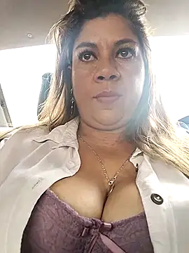 Snapshot of Laura-Hernandez chatting on 28, 9, 2025 Laura-Hernandez online show from 28, 9, 2025