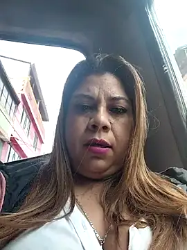 Snapshot of Laura-Hernandez chatting on 29, 10, 2025 Laura-Hernandez online show from 29, 10, 2025