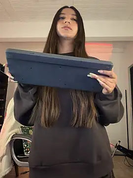 aly golden  online show from 18, 5, 2026