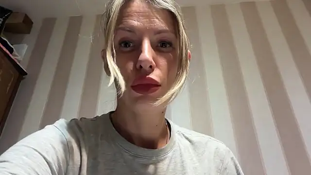 YourJuliena online show from 15, 3, 2025