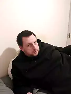 Snapshot of HE-M123 chatting on 1, 1, 2025 HE-M123 online show from 1, 1, 2025