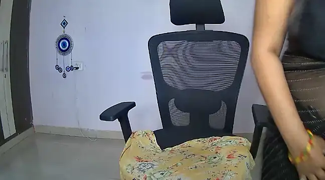 Swetaa  online show from 28, 1, 2025