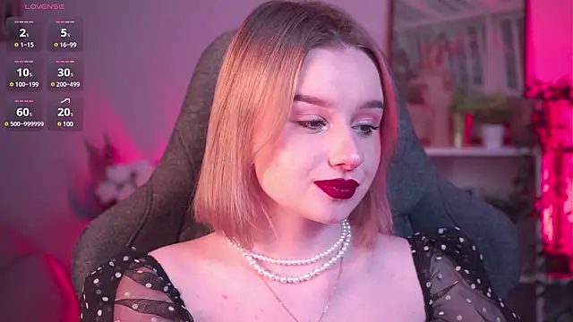 Snapshot of AdeleLoomis chatting on 6, 12, 2024 AdeleLoomis online show from 6, 12, 2024