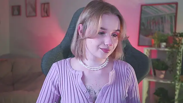 Snapshot of AdeleLoomis chatting on 11, 12, 2024 AdeleLoomis online show from 11, 12, 2024