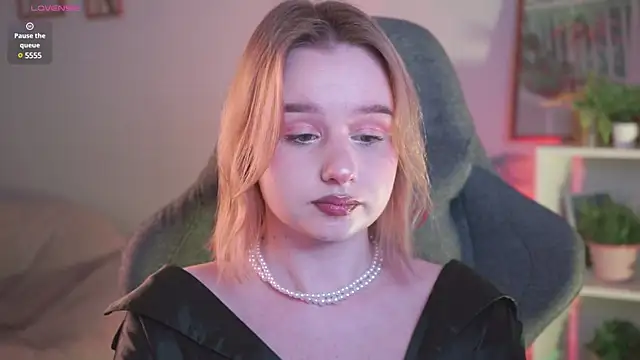 Snapshot of AdeleLoomis chatting on 17, 12, 2024 AdeleLoomis online show from 17, 12, 2024