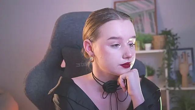 Snapshot of AdeleLoomis chatting on 19, 12, 2024 AdeleLoomis online show from 19, 12, 2024