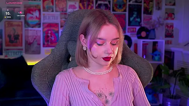 Snapshot of AdeleLoomis chatting on 20, 12, 2024 AdeleLoomis online show from 20, 12, 2024