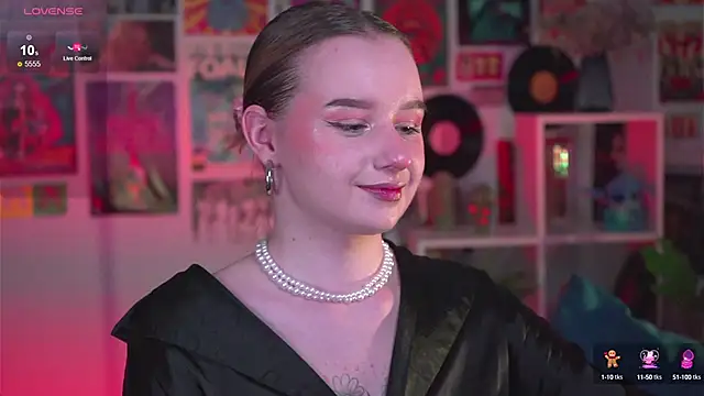 Snapshot of AdeleLoomis chatting on 21, 12, 2024 AdeleLoomis online show from 21, 12, 2024