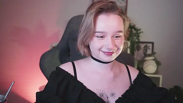 Snapshot of AdeleLoomis chatting on 9, 1, 2025 AdeleLoomis online show from 9, 1, 2025