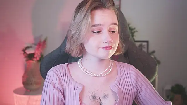 Snapshot of AdeleLoomis chatting on 10, 1, 2025 AdeleLoomis online show from 10, 1, 2025