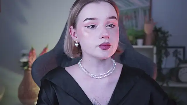 Snapshot of AdeleLoomis chatting on 12, 1, 2025 AdeleLoomis online show from 12, 1, 2025