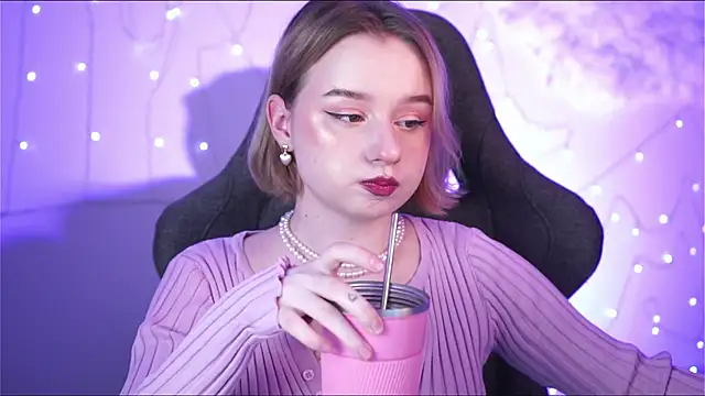 Snapshot of AdeleLoomis chatting on 13, 1, 2025 AdeleLoomis online show from 13, 1, 2025