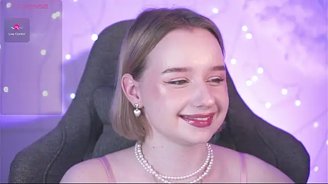 Snapshot of AdeleLoomis chatting on 13, 1, 2025 AdeleLoomis online show from 13, 1, 2025