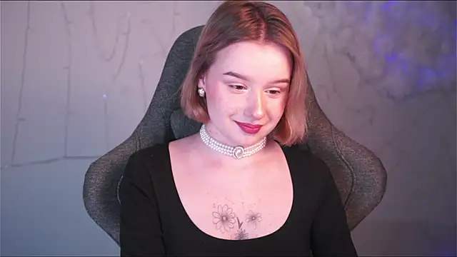 Snapshot of AdeleLoomis chatting on 2, 2, 2025 AdeleLoomis online show from 2, 2, 2025