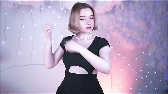 Snapshot of AdeleLoomis chatting on 8, 2, 2025 AdeleLoomis online show from 8, 2, 2025