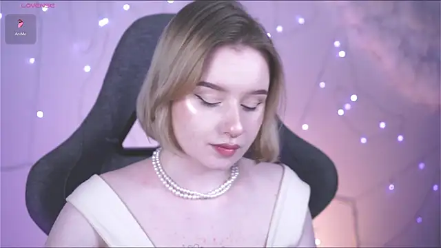 Snapshot of AdeleLoomis chatting on 8, 2, 2025 AdeleLoomis online show from 8, 2, 2025