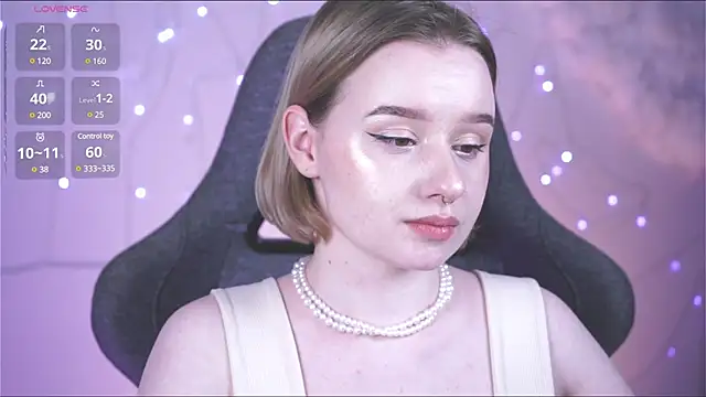 Snapshot of AdeleLoomis chatting on 8, 2, 2025 AdeleLoomis online show from 8, 2, 2025