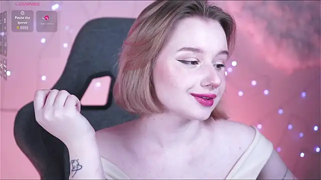 Snapshot of AdeleLoomis chatting on 10, 2, 2025 AdeleLoomis online show from 10, 2, 2025