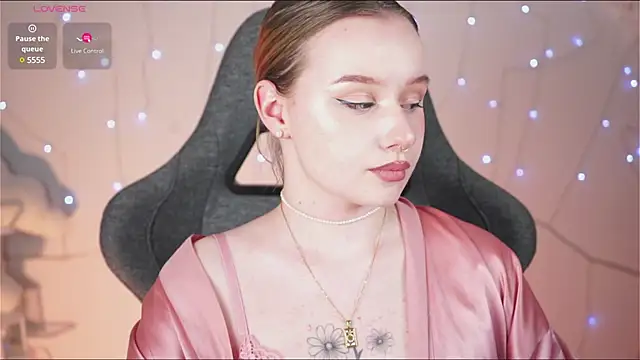 Snapshot of AdeleLoomis chatting on 26, 2, 2025 AdeleLoomis online show from 26, 2, 2025