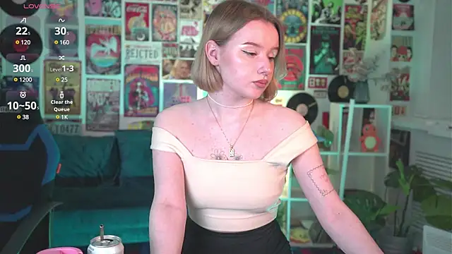 Snapshot of AdeleLoomis chatting on 4, 3, 2025 AdeleLoomis online show from 4, 3, 2025