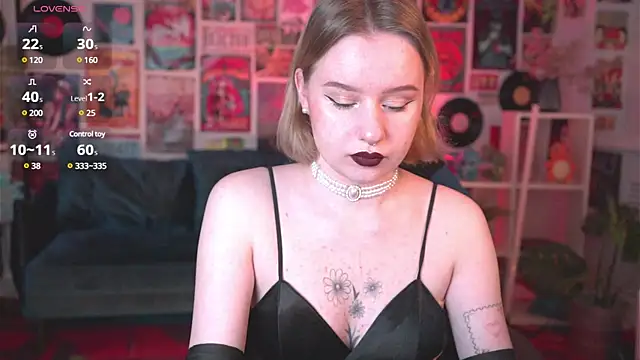 Snapshot of AdeleLoomis chatting on 5, 3, 2025 AdeleLoomis online show from 5, 3, 2025