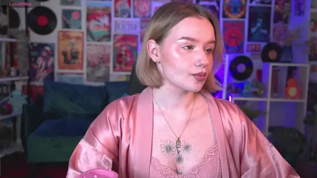 Snapshot of AdeleLoomis chatting on 6, 3, 2025 AdeleLoomis online show from 6, 3, 2025