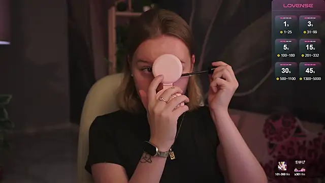 Snapshot of AdeleLoomis chatting on 4, 10, 2025 AdeleLoomis online show from 4, 10, 2025