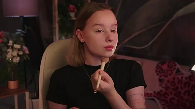 Snapshot of AdeleLoomis chatting on 5, 10, 2025 AdeleLoomis online show from 5, 10, 2025