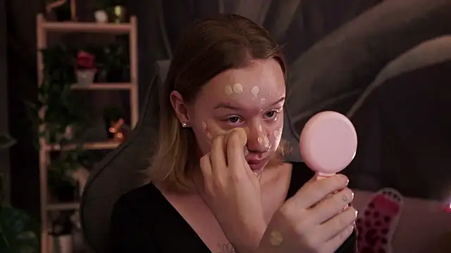 Snapshot of AdeleLoomis chatting on 12, 10, 2025 AdeleLoomis online show from 12, 10, 2025