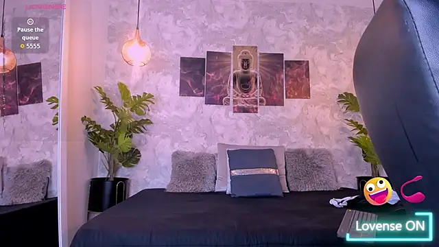 Snapshot of Regan__ chatting on 1, 10, 2025 Regan online show from 1, 10, 2025