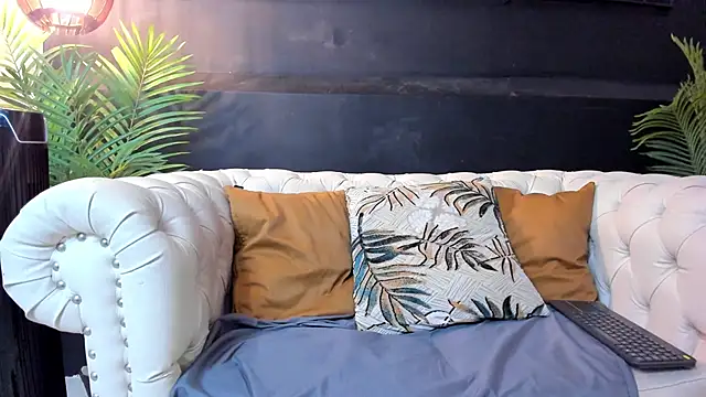 Snapshot of Regan__ chatting on 12, 10, 2025 Regan online show from 12, 10, 2025