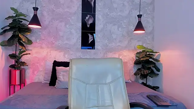 Snapshot of Regan__ chatting on 14, 10, 2025 Regan online show from 14, 10, 2025