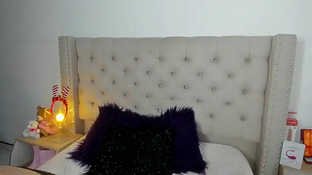 Snapshot of AngeleRoux chatting on 30, 12, 2024 AngeleRoux online show from 30, 12, 2024