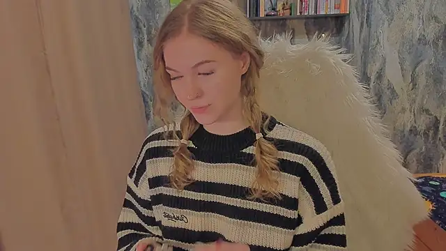 JuxxxsyBunx online show from 4, 12, 2025