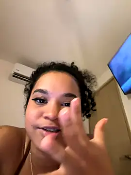 Snapshot of Lucy_wilson5 chatting on 6, 12, 2024 Lucy wilson5 online show from 6, 12, 2024