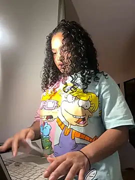 Snapshot of Lucy_wilson5 chatting on 4, 2, 2025 Lucy wilson5 online show from 4, 2, 2025