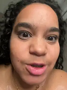 Snapshot of Lucy_wilson5 chatting on 4, 2, 2025 Lucy wilson5 online show from 4, 2, 2025