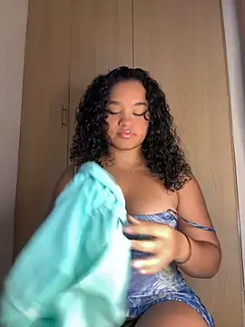 Snapshot of Lucy_wilson5 chatting on 6, 2, 2025 Lucy wilson5 online show from 6, 2, 2025