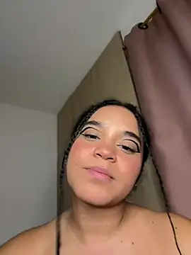 Snapshot of Lucy_wilson5 chatting on 25, 2, 2025 Lucy wilson5 online show from 25, 2, 2025