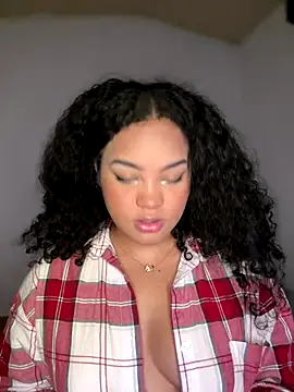 Snapshot of Lucy_wilson5 chatting on 10, 10, 2025 Lucy wilson5 online show from 10, 10, 2025