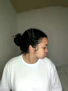 Snapshot of Lucy_wilson5 chatting on 11, 10, 2025 Lucy wilson5 online show from 11, 10, 2025