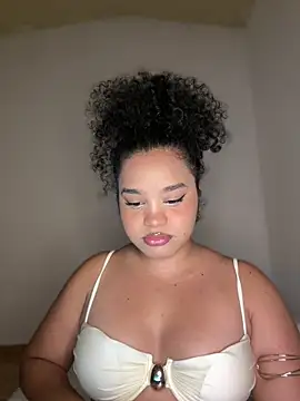 Snapshot of Lucy_wilson5 chatting on 16, 10, 2025 Lucy wilson5 online show from 16, 10, 2025