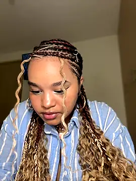 Snapshot of Lucy_wilson5 chatting on 29, 10, 2025 Lucy wilson5 online show from 29, 10, 2025