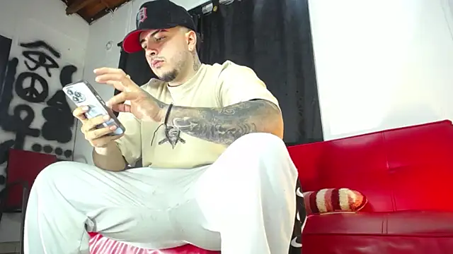 Snapshot of Dexter-T chatting on 14, 1, 2025 Dexter-T online show from 14, 1, 2025