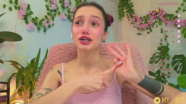 Snapshot of MyLou_ chatting on 19, 2, 2025 MyLou  online show from 19, 2, 2025