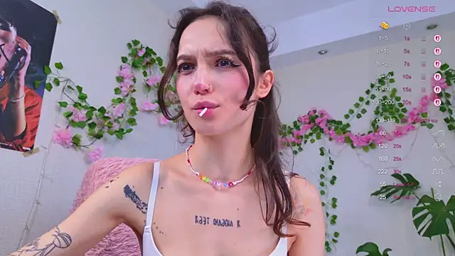 Snapshot of MyLou_ chatting on 12, 9, 2025 MyLou  online show from 12, 9, 2025